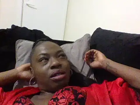 Snapshot of Cinderella_Jewels_ chatting on 01-01-25, 09:20 Cinderella Jewels online show from 01-01-25, 09:20