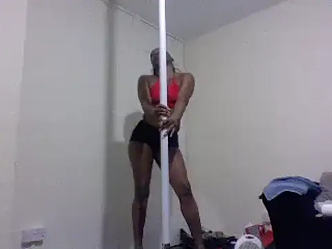 Snapshot of Cinderella_Jewels_ chatting on 01-02-25, 09:39 Cinderella Jewels online show from 01-02-25, 09:39