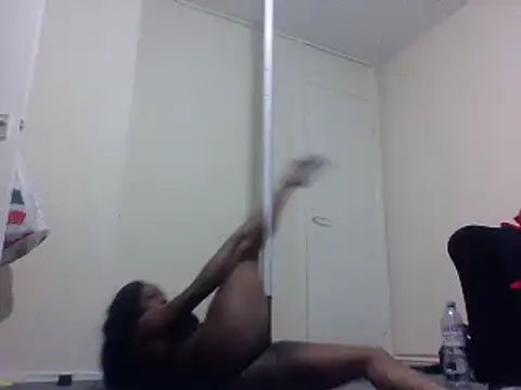 Snapshot of Cinderella_Jewels_ chatting on 01-19-25, 09:34 Cinderella Jewels online show from 01-19-25, 09:34