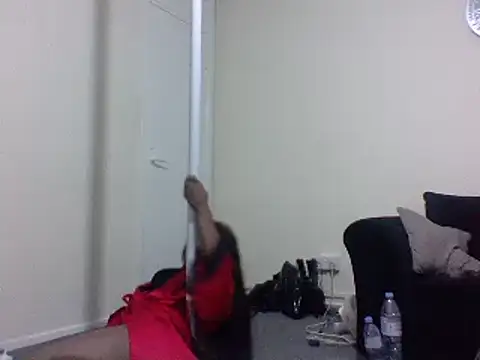 Snapshot of Cinderella_Jewels_ chatting on 01-30-25, 01:00 Cinderella Jewels online show from 01-30-25, 01:00