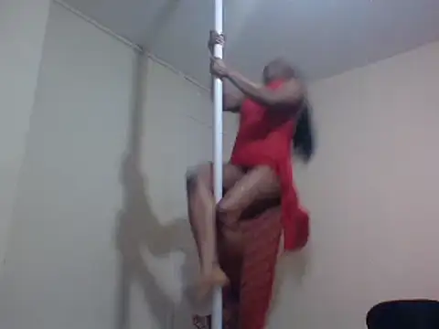 Snapshot of Cinderella_Jewels_ chatting on 02-13-25, 11:58 Cinderella Jewels online show from 02-13-25, 11:58