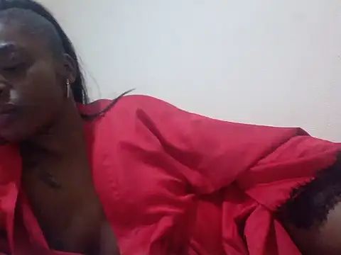 Snapshot of Cinderella_Jewels_ chatting on 02-16-25, 04:31 Cinderella Jewels online show from 02-16-25, 04:31