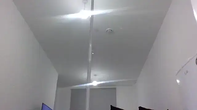 Snapshot of Cinderella_Jewels_ chatting on 10-21-25, 08:53 Cinderella Jewels online show from 10-21-25, 08:53