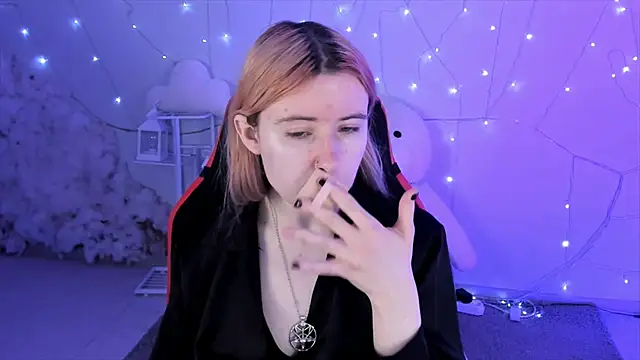 LexiWenford online show from 12-17-24, 03:17