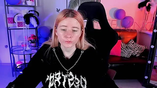 LexiWenford online show from 12-19-24, 05:51