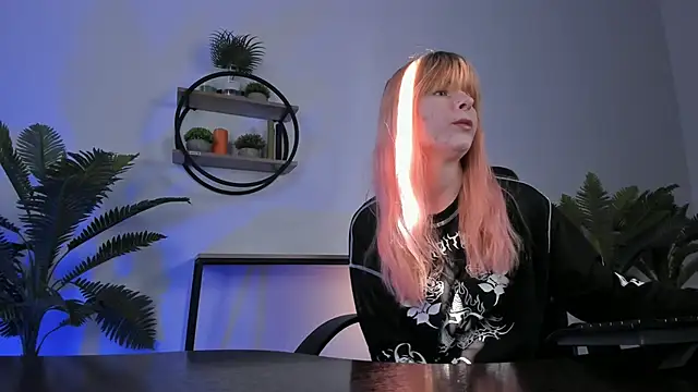 LexiWenford online show from 02-26-25, 05:42