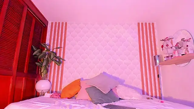 Snapshot of PamelaReall chatting on 12-15-24, 11:20 PamelaReall online show from 12-15-24, 11:20