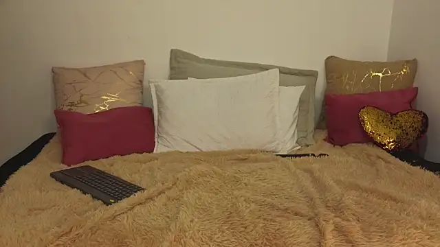 Natasha Kinski online show from 10-15-25, 08:42