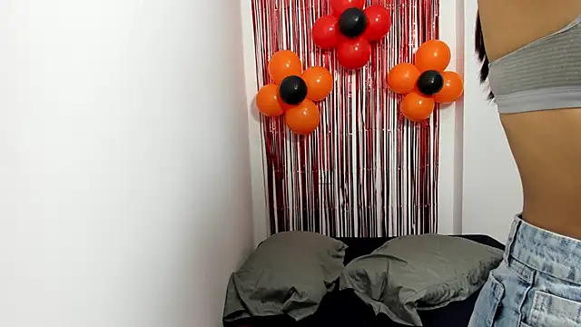 Snapshot of monse_02 chatting on 11-01-25, 01:02 monse 02 online show from 11-01-25, 01:02