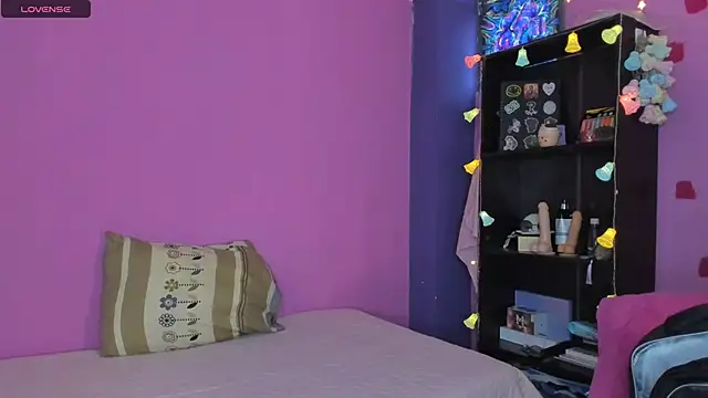 Snapshot of kittyzenn chatting on 01-07-25, 01:46 kittyzenn online show from 01-07-25, 01:46