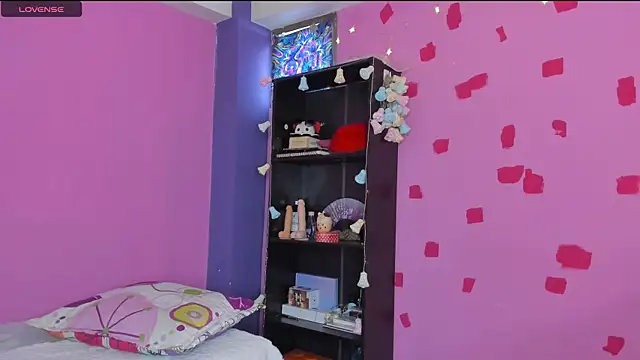 Snapshot of kittyzenn chatting on 01-15-25, 04:11 kittyzenn online show from 01-15-25, 04:11