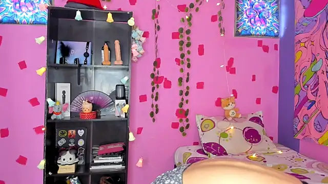 Snapshot of kittyzenn chatting on 03-10-25, 05:39 kittyzenn online show from 03-10-25, 05:39