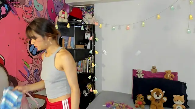 Snapshot of kittyzenn chatting on 10-23-25, 05:23 kittyzenn online show from 10-23-25, 05:23