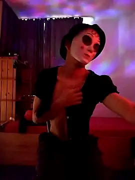 Snapshot of Dennis_2024 chatting on 01-08-25, 02:25 Dennis 2024 online show from 01-08-25, 02:25