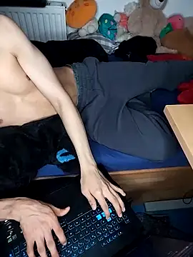 Snapshot of Dennis_2024 chatting on 10-28-25, 11:29 Dennis 2024 online show from 10-28-25, 11:29