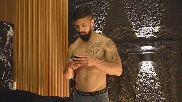 DannSaenz online show from 10-22-25, 01:11