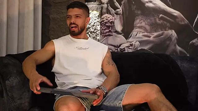 DannSaenz online show from 11-25-25, 02:28