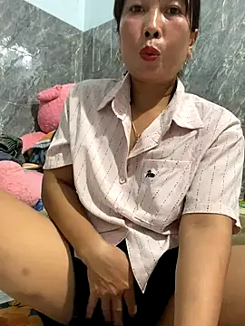 Linaannn online show from 12-16-25, 12:10