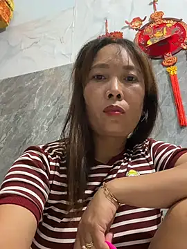 Snapshot of Linaannn chatting on 07-16-26, 12:44 Linaannn online show from 07-16-26, 12:44