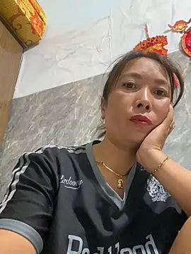 Snapshot of Linaannn chatting on 07-20-26, 11:51 Linaannn online show from 07-20-26, 11:51