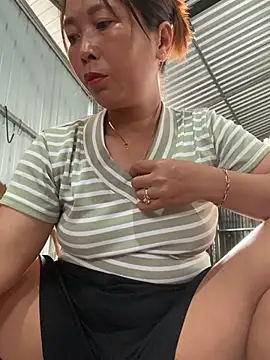 Snapshot of Linaannn chatting on 07-24-26, 11:14 Linaannn online show from 07-24-26, 11:14