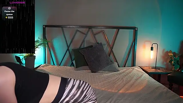 Snapshot of LindaThacker chatting on 01-29-25, 04:58 LindaThacker online show from 01-29-25, 04:58