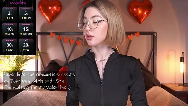 Snapshot of LindaThacker chatting on 02-13-25, 08:17 LindaThacker online show from 02-13-25, 08:17