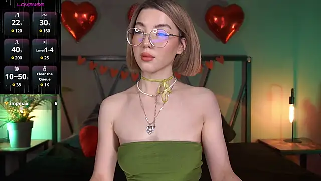 Snapshot of LindaThacker chatting on 02-18-25, 05:20 LindaThacker online show from 02-18-25, 05:20