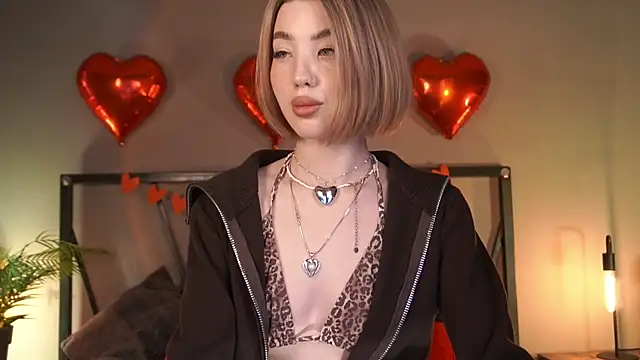 Snapshot of LindaThacker chatting on 02-19-25, 08:01 LindaThacker online show from 02-19-25, 08:01