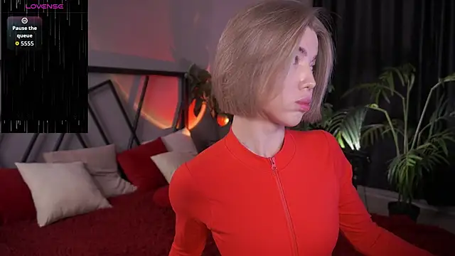 Snapshot of LindaThacker chatting on 10-14-25, 04:13 LindaThacker online show from 10-14-25, 04:13