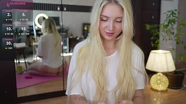 Snapshot of LunaLissa chatting on 09-23-25, 04:48 LunaLissa online show from 09-23-25, 04:48