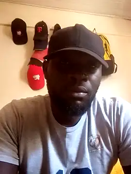 Snapshot of ClinDi chatting on 04-24-26, 06:27 ClinDi online show from 04-24-26, 06:27