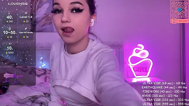 Snapshot of Veronica_leal chatting on 01-19-25, 03:32 Veronica leal online show from 01-19-25, 03:32