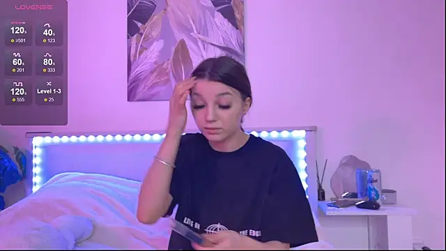 Snapshot of Veronica_leal chatting on 10-28-25, 09:46 Veronica leal online show from 10-28-25, 09:46