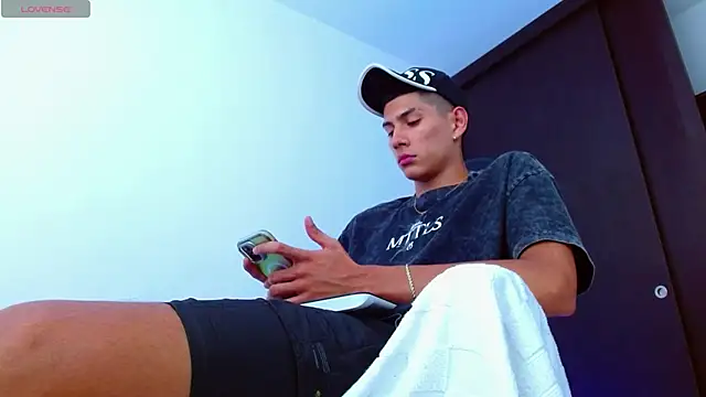 Snapshot of Valerio_20 chatting on 03-19-25, 07:38 Valerio 20 online show from 03-19-25, 07:38