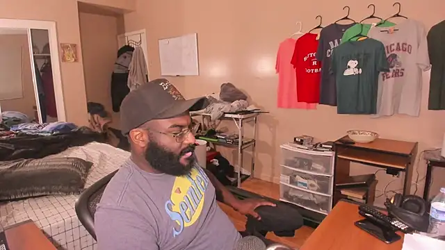 Snapshot of MrChuckDailyXXX chatting on 10-08-25, 05:05 MrChuckDailyXXX online show from 10-08-25, 05:05