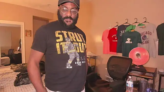 Snapshot of MrChuckDailyXXX chatting on 12-02-25, 05:35 MrChuckDailyXXX online show from 12-02-25, 05:35