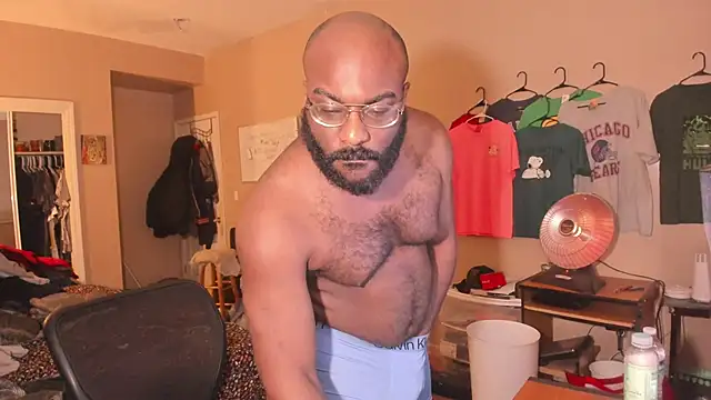 Snapshot of MrChuckDailyXXX chatting on 01-13-26, 05:35 MrChuckDailyXXX online show from 01-13-26, 05:35