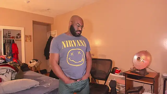 Snapshot of MrChuckDailyXXX chatting on 02-05-26, 06:40 MrChuckDailyXXX online show from 02-05-26, 06:40