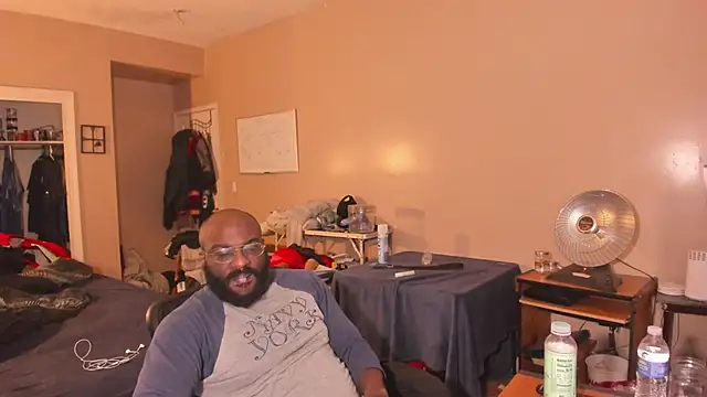 Snapshot of MrChuckDailyXXX chatting on 02-25-26, 10:36 MrChuckDailyXXX online show from 02-25-26, 10:36