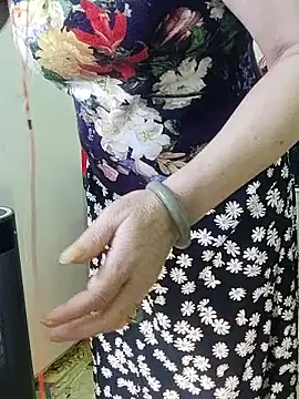 Snapshot of Hangem111 chatting on 03-09-26, 04:33 Hangem111 online show from 03-09-26, 04:33