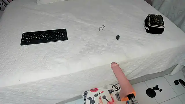 EMMA SWEETT1 online show from 01-08-25, 03:39