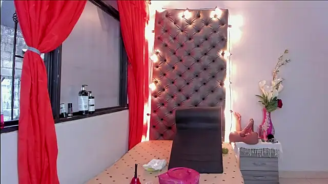 Snapshot of RoxetteMature chatting on 01-26-25, 11:39 RoxetteMature online show from 01-26-25, 11:39