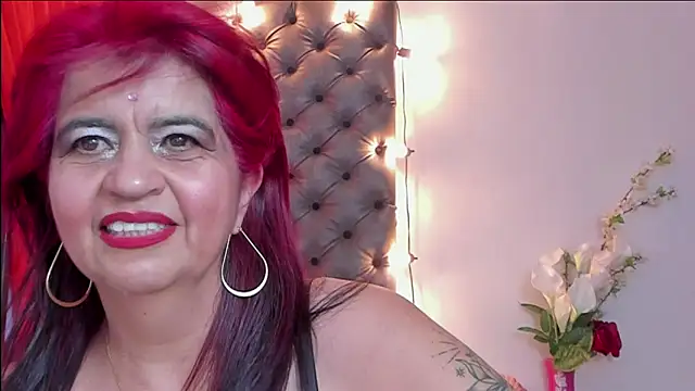 Snapshot of RoxetteMature chatting on 01-27-25, 11:43 RoxetteMature online show from 01-27-25, 11:43