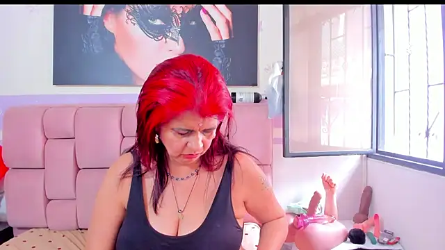 Snapshot of RoxetteMature chatting on 02-23-25, 11:33 RoxetteMature online show from 02-23-25, 11:33