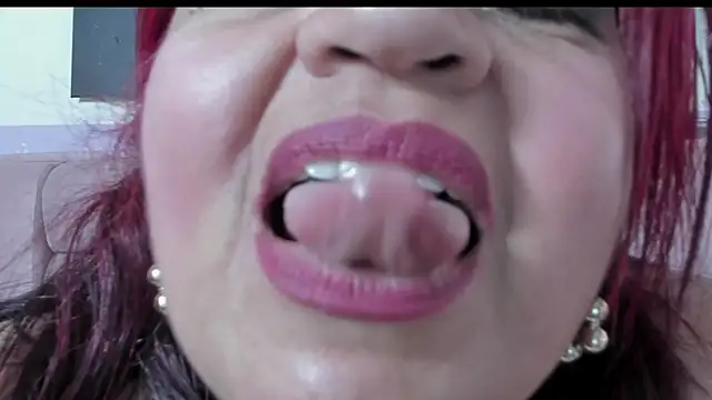 Snapshot of RoxetteMature chatting on 03-10-25, 12:04 RoxetteMature online show from 03-10-25, 12:04