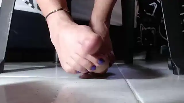 Snapshot of carlajames_ chatting on 12-14-24, 01:50 carlajames online show from 12-14-24, 01:50