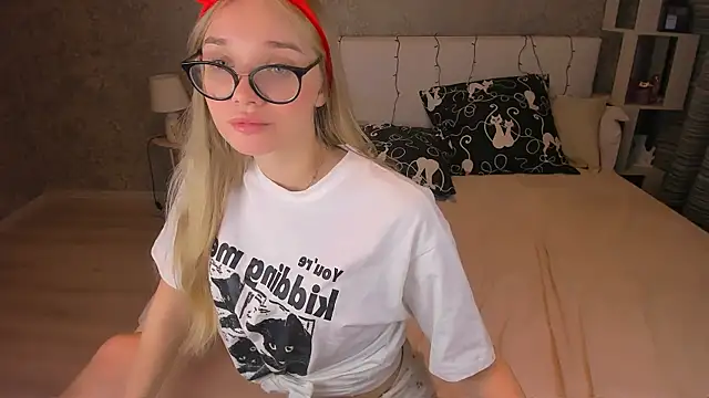 BoysLoveBlondee online show from 01-22-25, 11:43