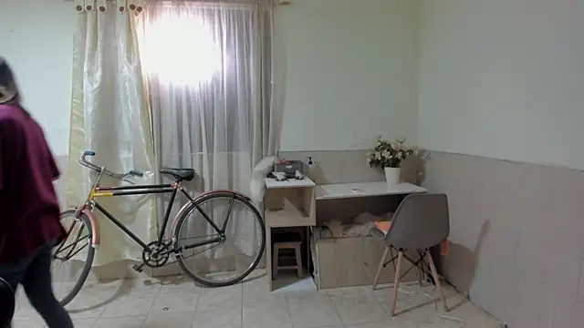 linnie  online show from 10-29-25, 04:31