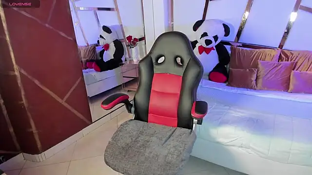 Snapshot of sofia_samuels chatting on 03-15-25, 01:07 sofia samuels online show from 03-15-25, 01:07